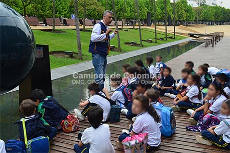 Caminos de Colombia Tourist Guide and Students